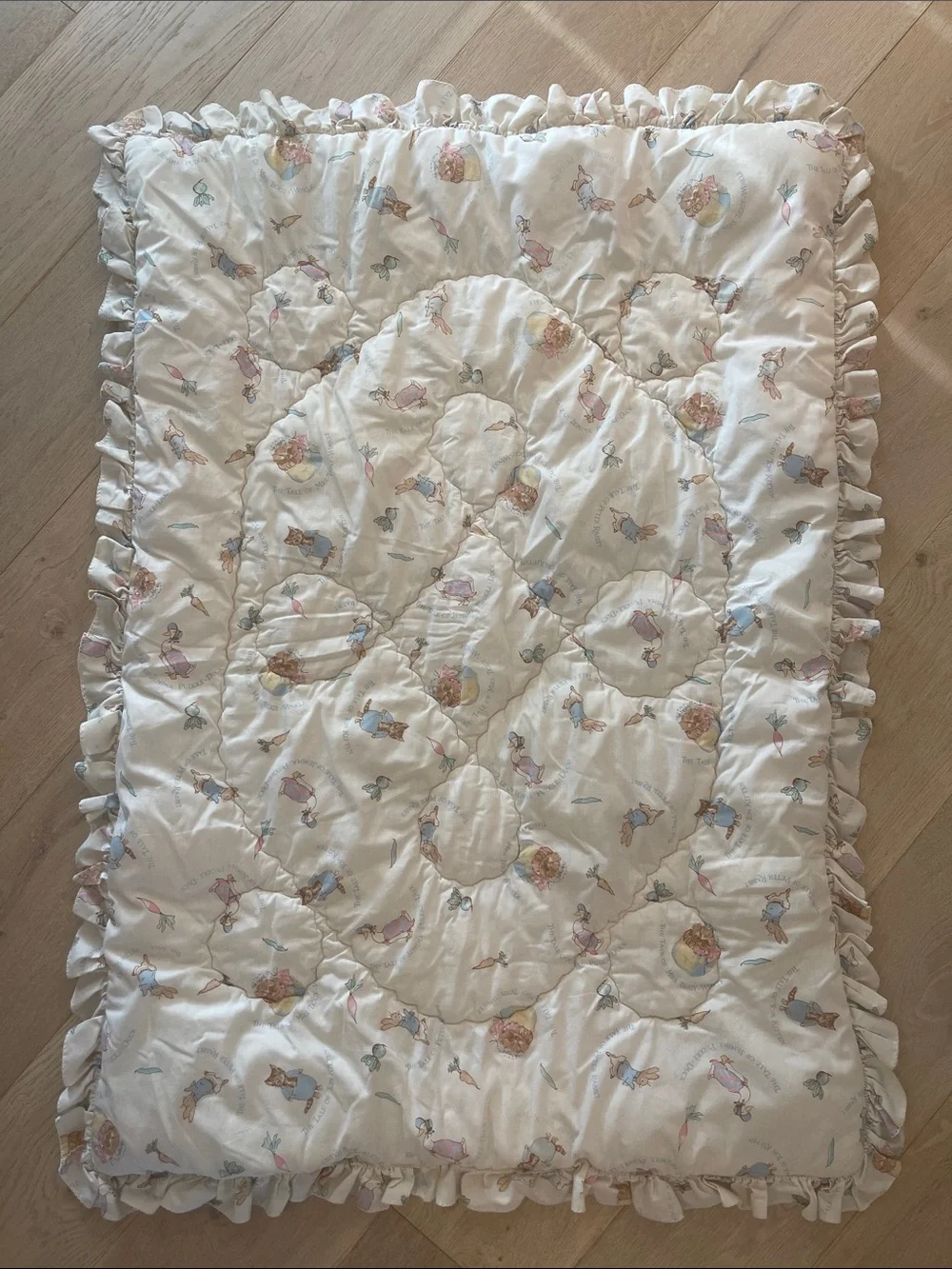 VINTAGE 1990’s Beatrix Potter Peter Rabbit baby crib comforter